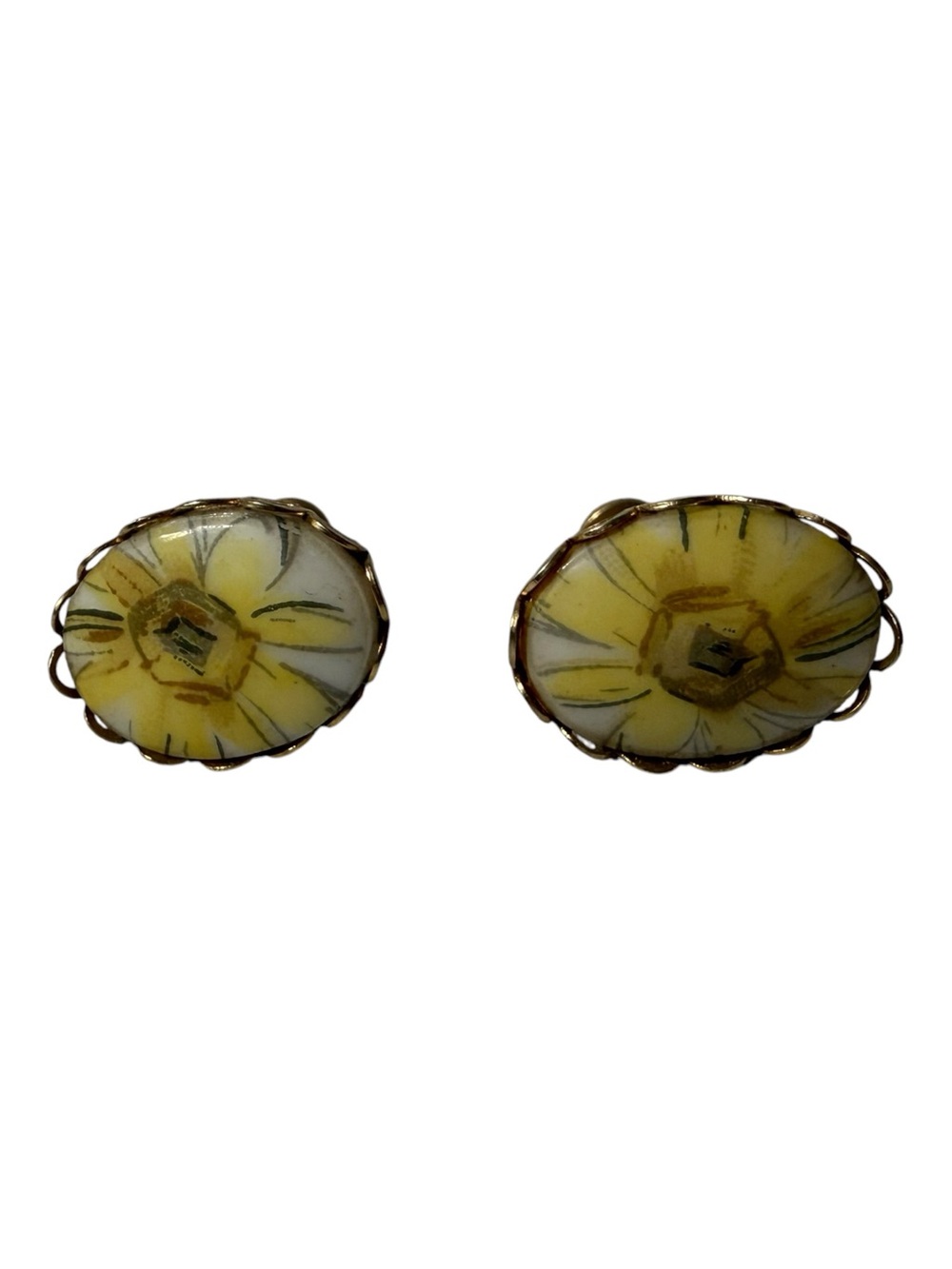 Vintage Daisy Enamel Screwback Earrings Yellow White Gold Tone Floral Retro